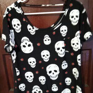 No Boundaries Black Skull & Rose Print Top W/ Pocket & Back String - Size XXXL